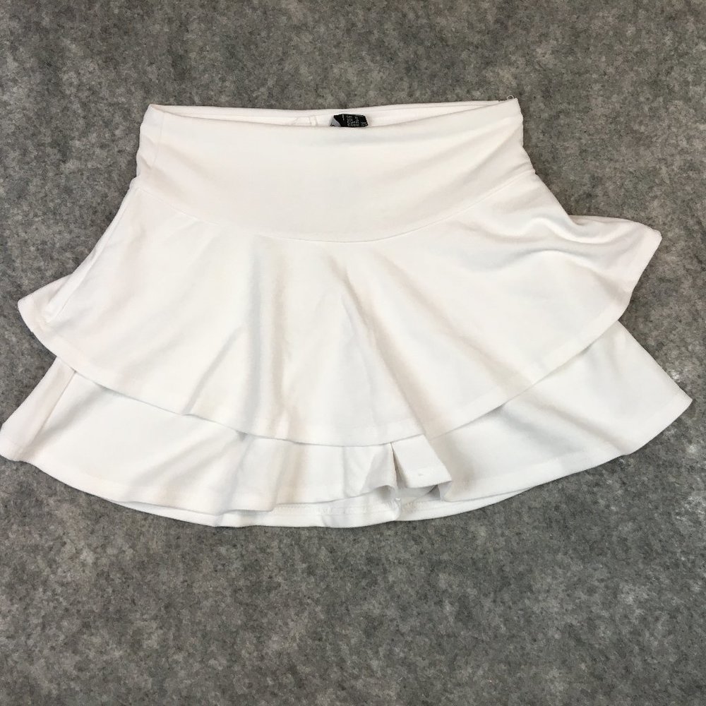 Boohoo Shorts 4 S Skirt Overlay Tiered Ruffled Stretch Crepe Solid White Mini